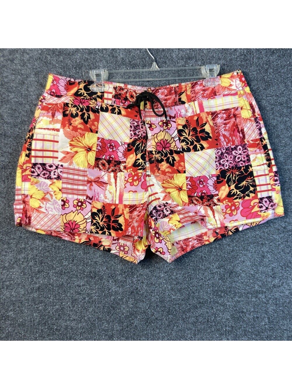 Catalina Ocean Gear Womens Size XL Pink Black Red Hawaii Floral Shorts EUC
